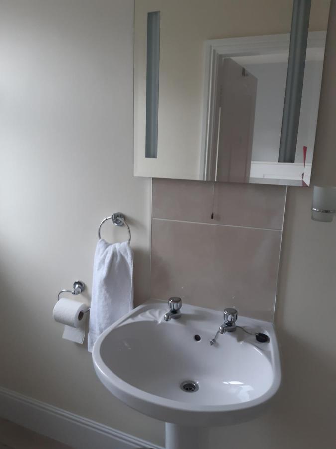 Green Acres Guesthouse- Accommodation Only Lower Coolcorcoran Екстер'єр фото